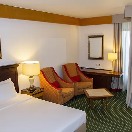 Eden 4* אסטוריל