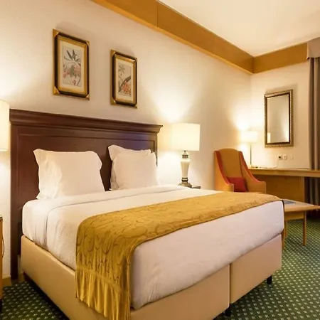 Eden מלון אסטוריל