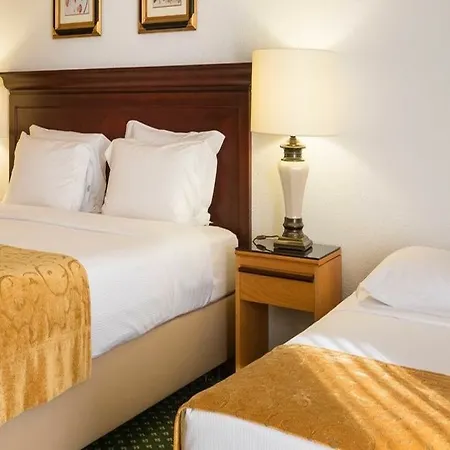 Eden מלון אסטוריל